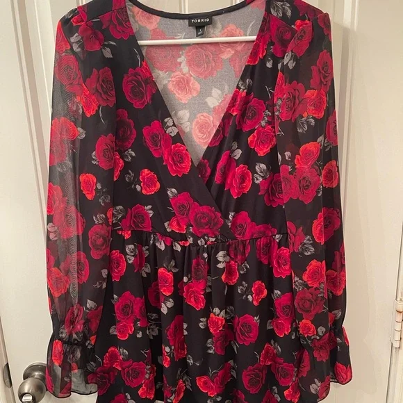 Torrid Floral V-Neck Chiffon Blouse - Red and Black - size 1 (14/16) - Picture 4 of 12